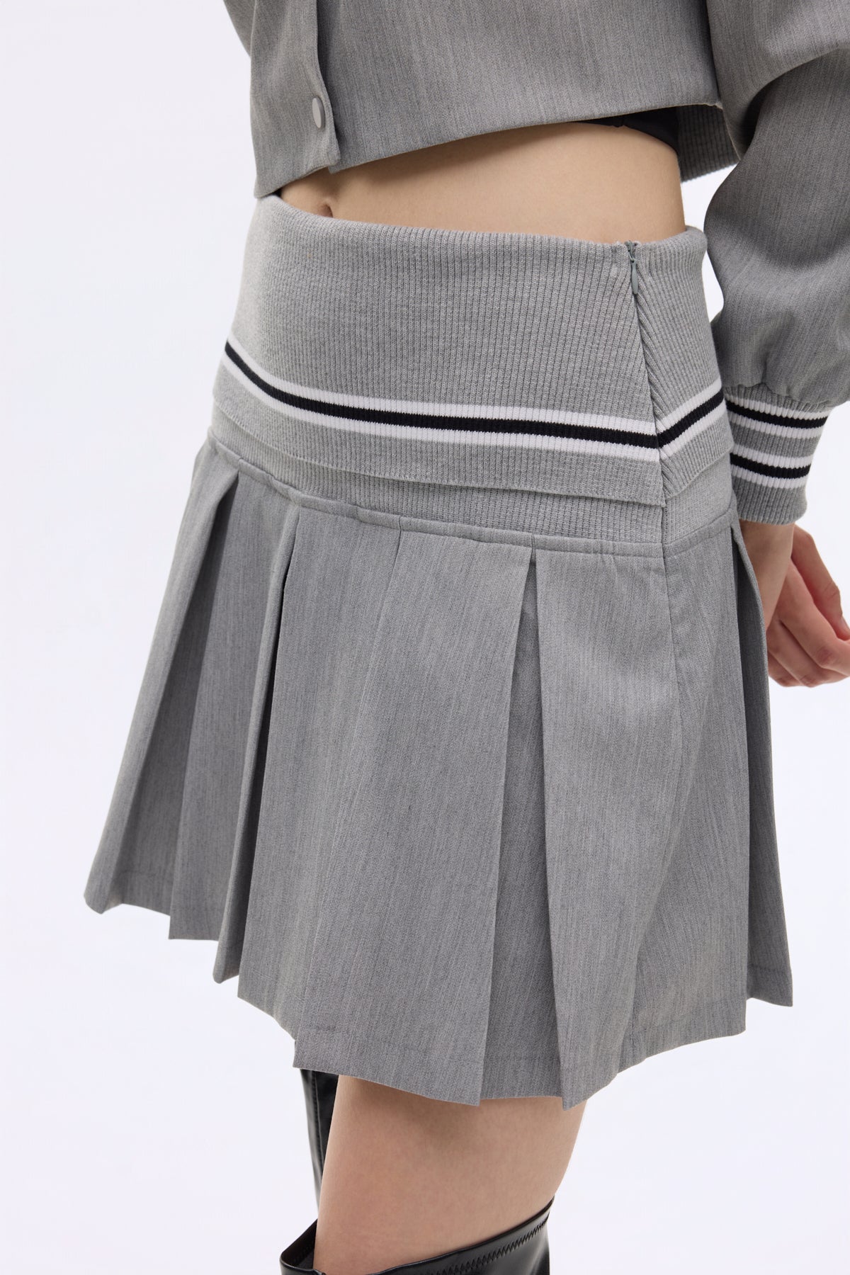 Waist Stripe Patterned Ribbed Pleated Mini Skirt Gray